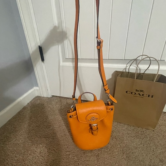 Coach purse that can also be a miniature backpack - Picture 8 of 11